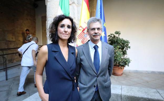 Olga García sustituyó en la consejería a José Luis Navarro 