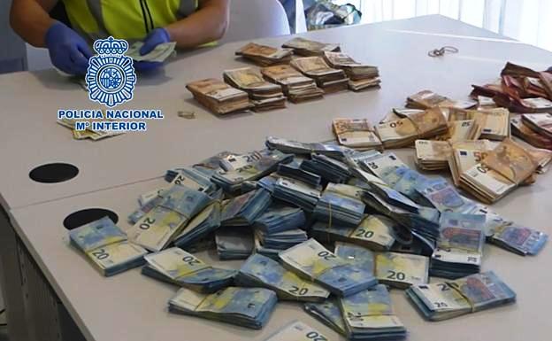 En los registros se encontraron 275.000 euros y cuatro armas de fuego 