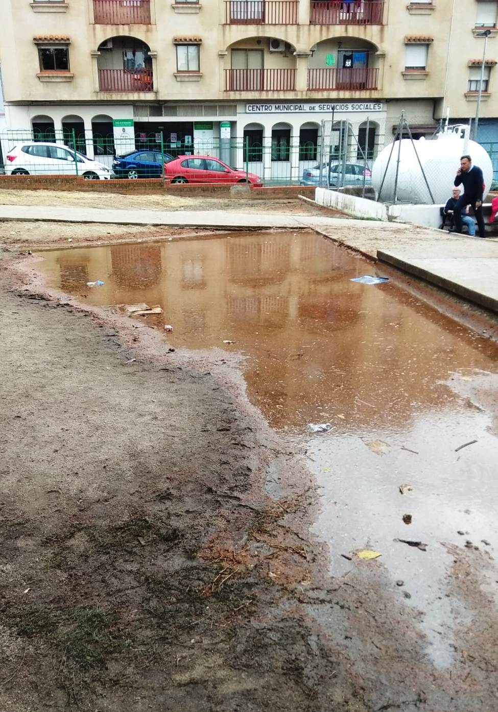 Padres y madres del colegio Campo Arañuelo piden más días de limpieza de los patios