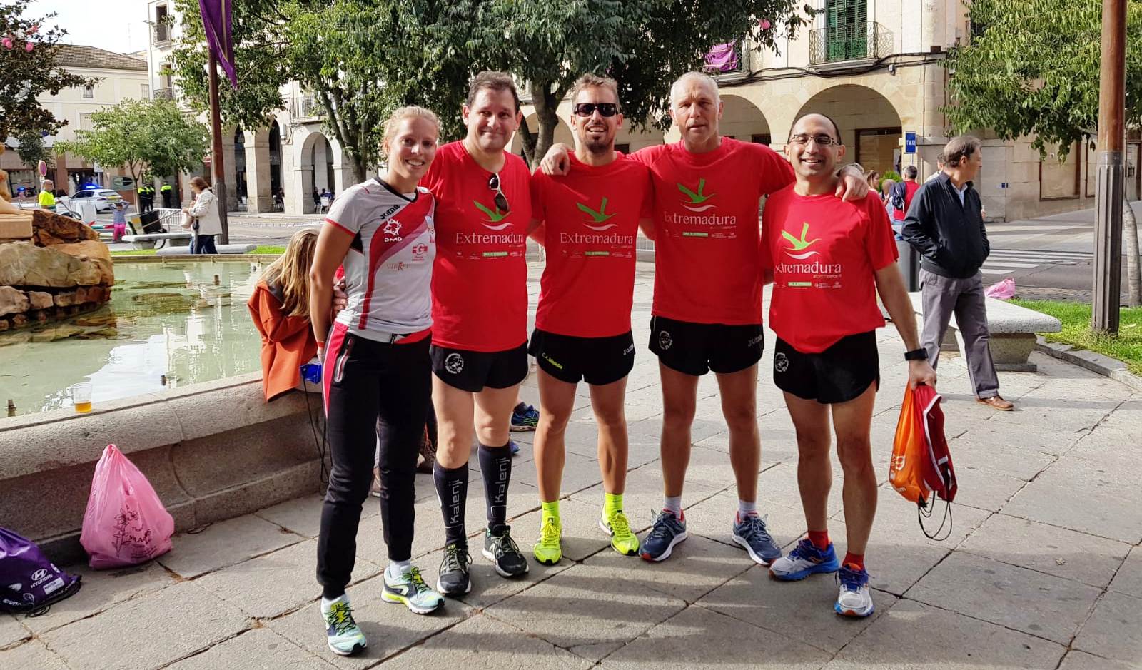 Corredores de Navalmaratón en Don Benito y Salamanca 