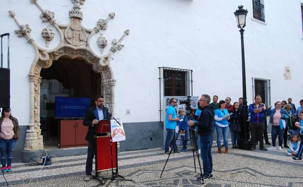 Imagen principal - Participantes en la lectura del manifiesto. 