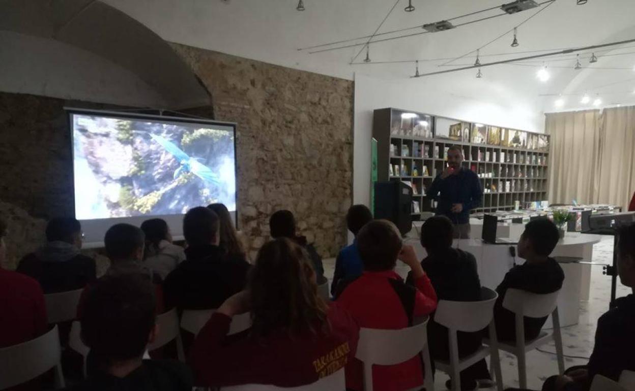 El IESO 'Puente Ajuda' celebra su feria del libro