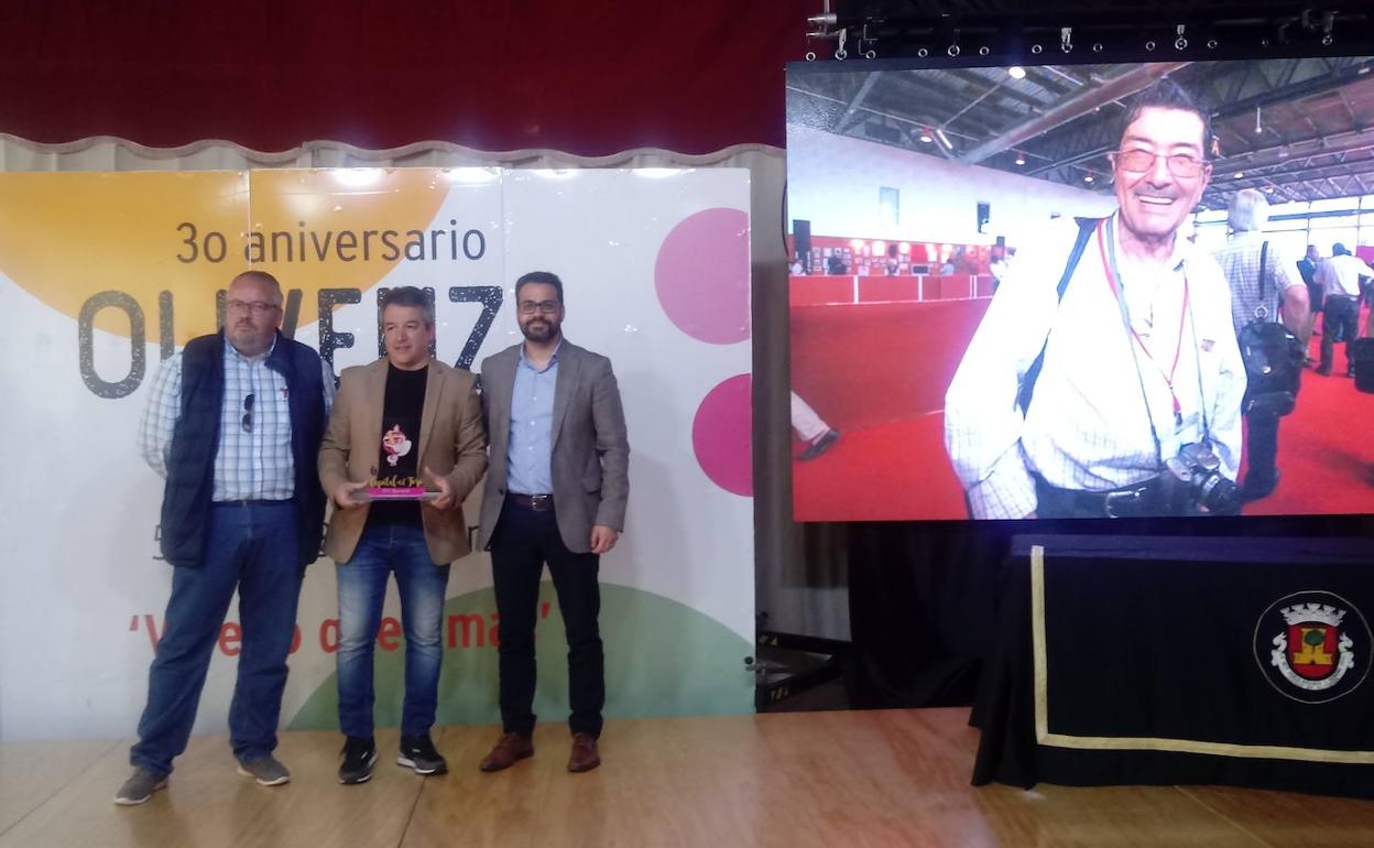 Juan Bazaga recoge en Olivenza el I Premio de Periodismo Taurino 'Fernando Masedo Torres'