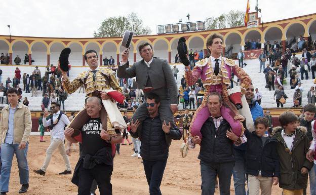 Alarde de torería y valor de Emilio de Justo y Ginés Marín para abrir la puerta grande