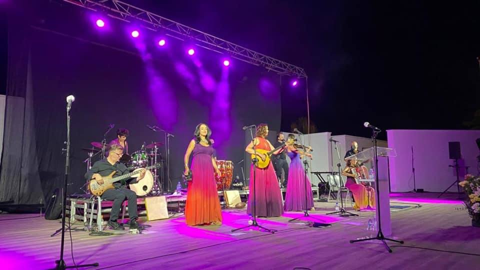 Momento de la actuación de Acetre, tras el acto institucional. 