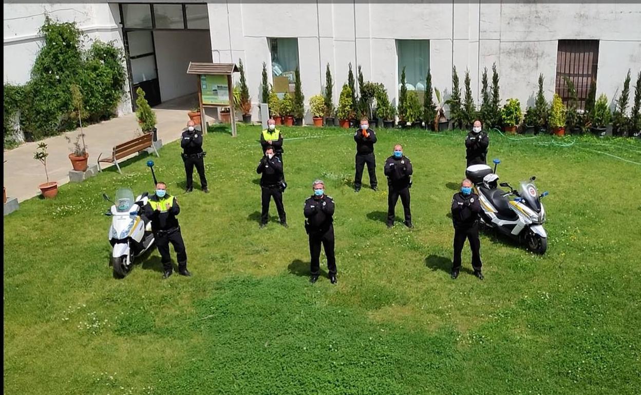 Miembros del cuerpo de la Policía Local de Olivenza, durante la pandemia. 