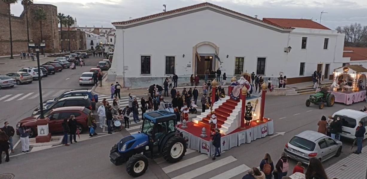 La Cabalgata de los Reyes Magos recorre Olivenza bajo estrictas medidas de seguridad