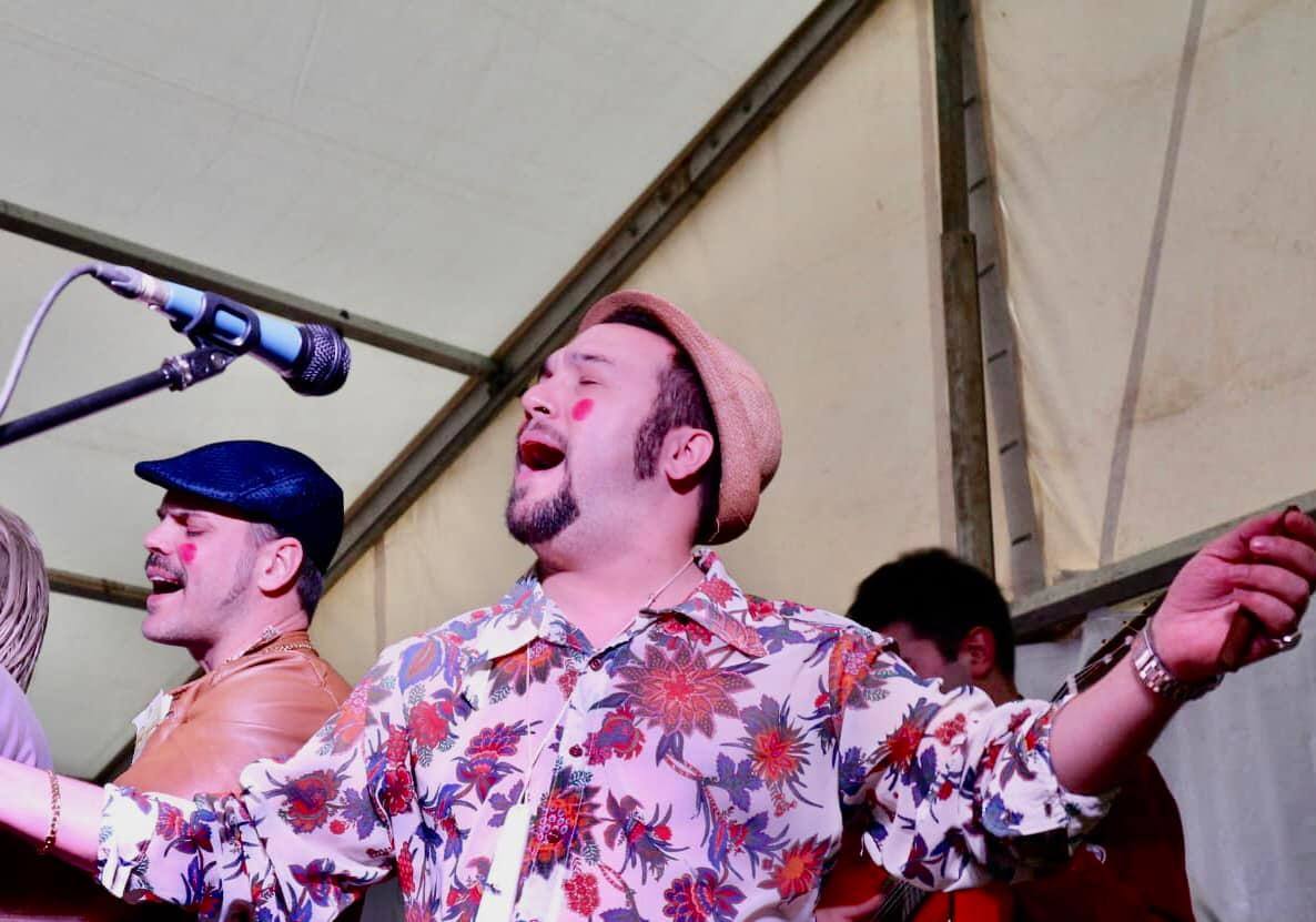 'Los Camballotas', 'Los 3W', 'Los Mirinda' y 'Los Chungos' dieron la chispa de la noche en el primer día del Carnaval de Olivenza 2022. 