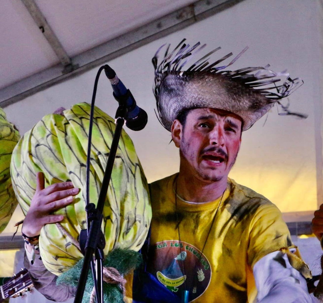 'Los Camballotas', 'Los 3W', 'Los Mirinda' y 'Los Chungos' dieron la chispa de la noche en el primer día del Carnaval de Olivenza 2022. 