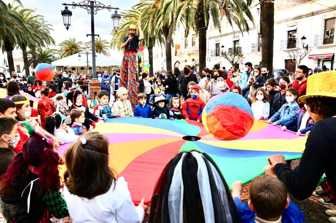 Con el desfile infantil dio comienzo el Carnaval oliventino. 