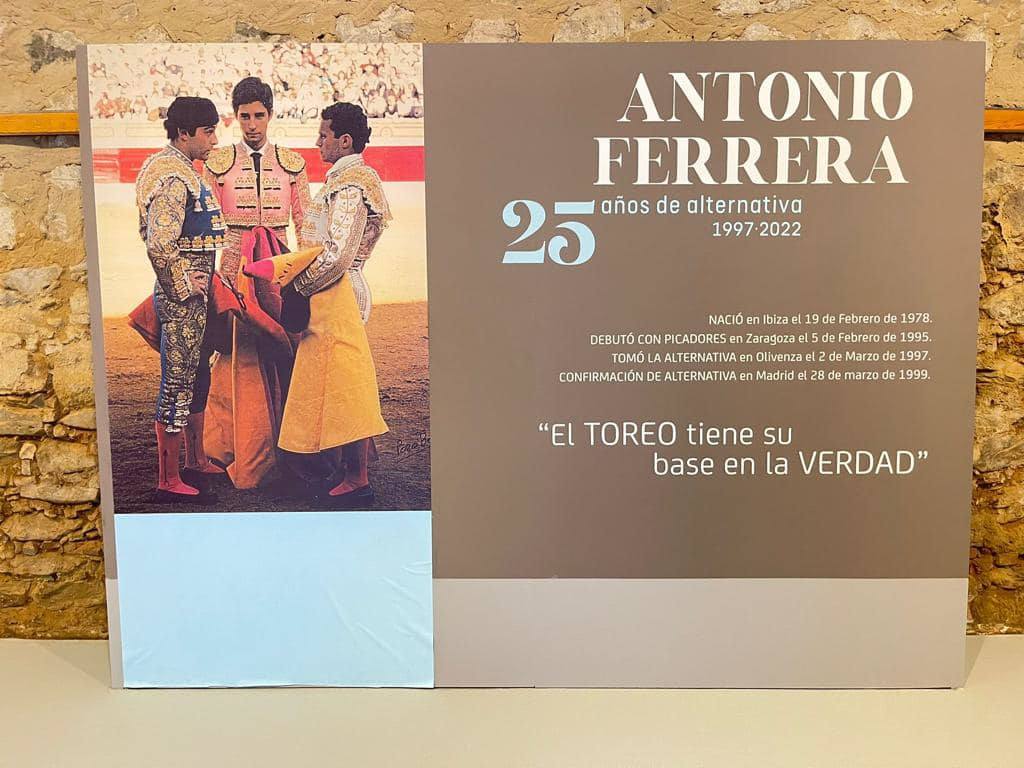 Imagen principal - Antonio Ferrera celebra los 25 años de su alternativa con una exposición en el Museo de Olivenza