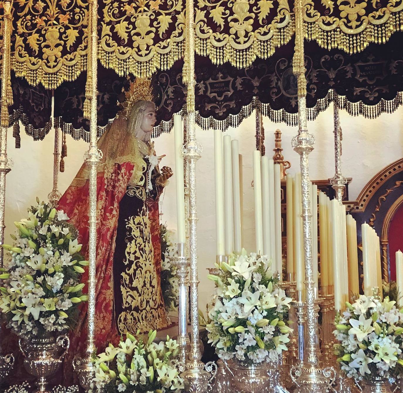 Paso bajo palio de María Santísima de las Angustias. 