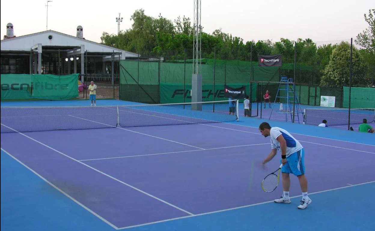Partido de tenis en Olivenza, imagen de archivo.