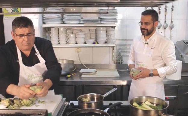 El regidor en el espacio culinario junto a Cayado