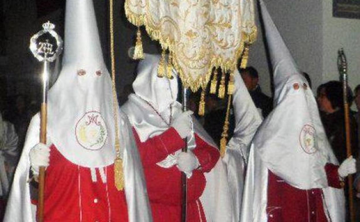 La Cofradía en plena procesión, imagen de archivo .