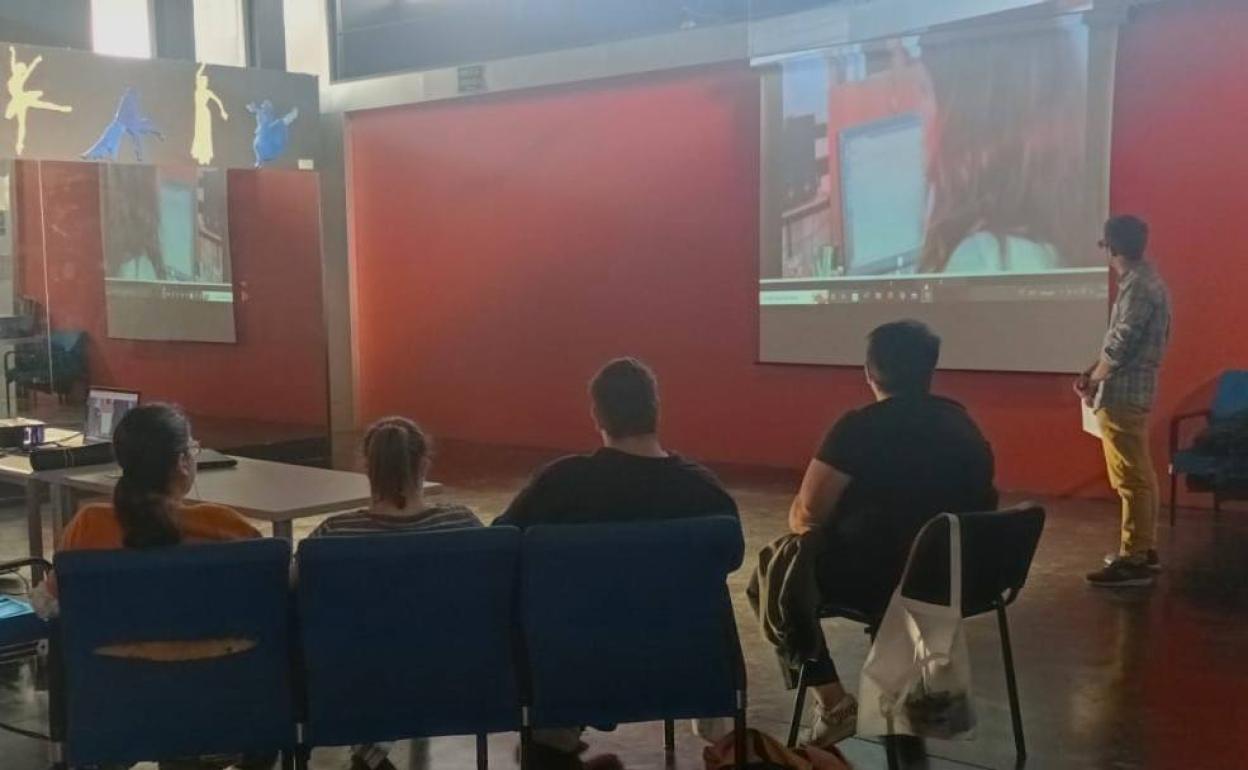 Algunos de los asistentes a la charla.