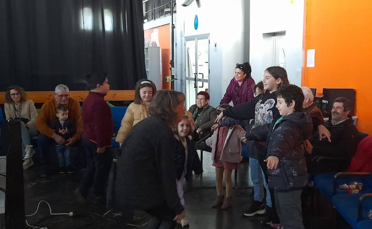 Taller intergeneracional de cuentacuentos.