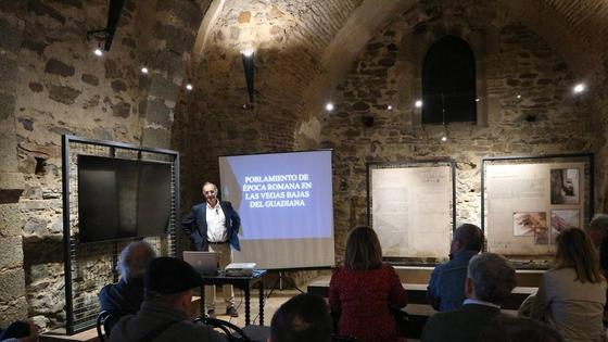 Luís Alonso Rubio ahondó en la época romana con su conferencia sobre el poblamiento en el Guadiana