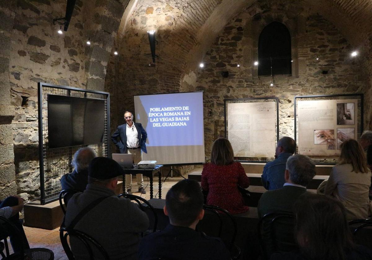Luís Alonso Rubio ahondó en la época romana con su conferencia sobre el poblamiento en el Guadiana