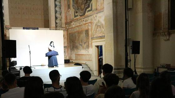 El alumnado de IES Puente Ajuda asistió a la obra 'Menina. Soy una puta obra de Velázquez'