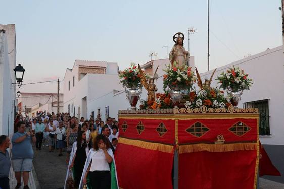 Después de 44 años sin salir el Sagrado Corazón volvió a procesionar