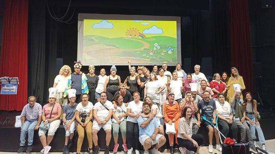 Los integrantes del programa Re-evoluciona2 organizan una jornada lúdica para Plena Inclusión Olivenza