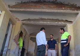 El regidor visitó las obras junto al concejal de Servicios Generales.