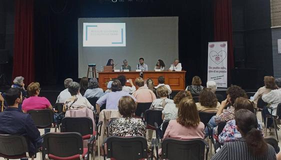 Gran afluencia de asistentes a las ponencias sobre el cáncer de mama