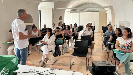 Las mujeres del Curso de Turismo reciben formación de Aderco