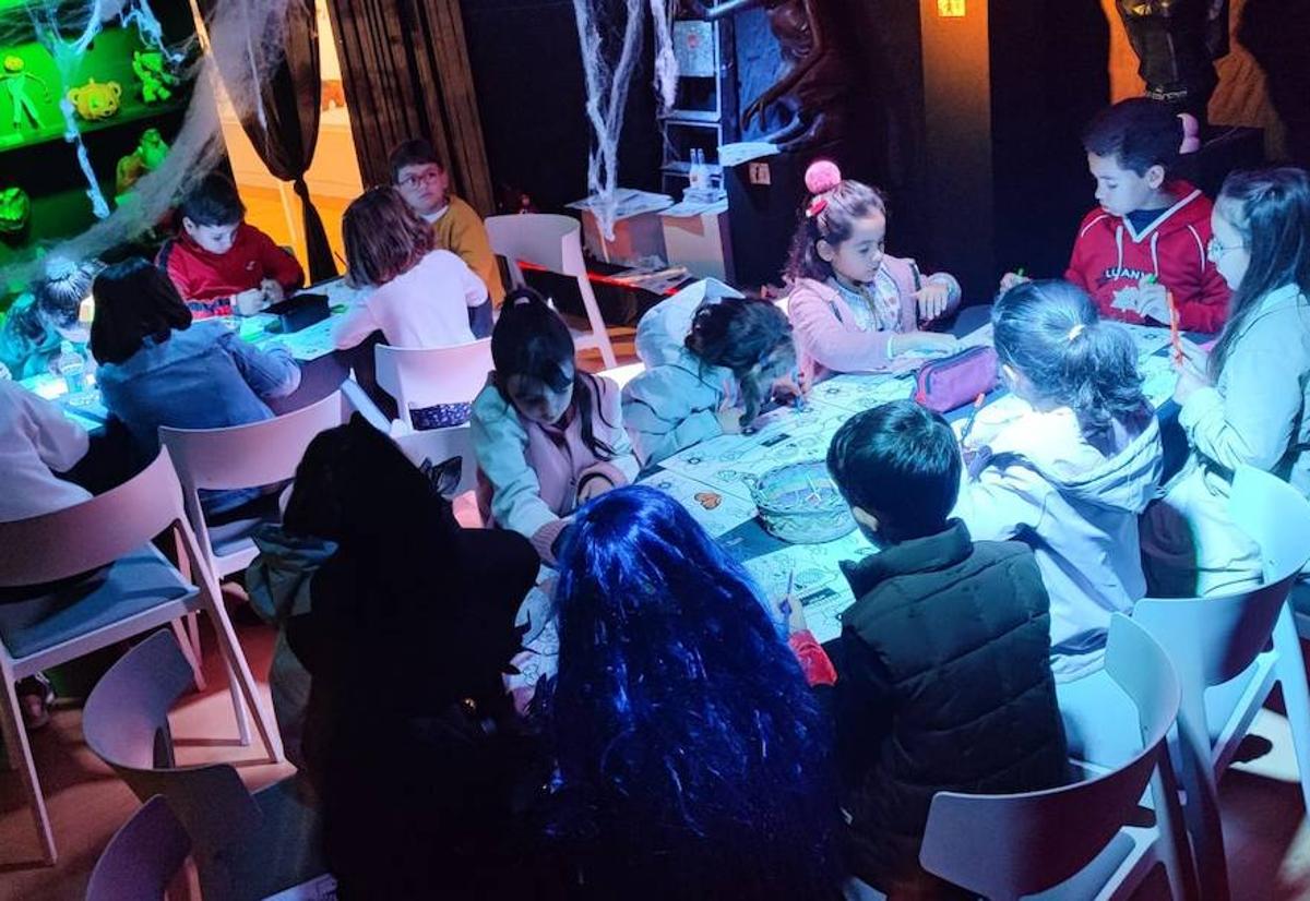 Taller de Halloween en el Museo Papercraft.