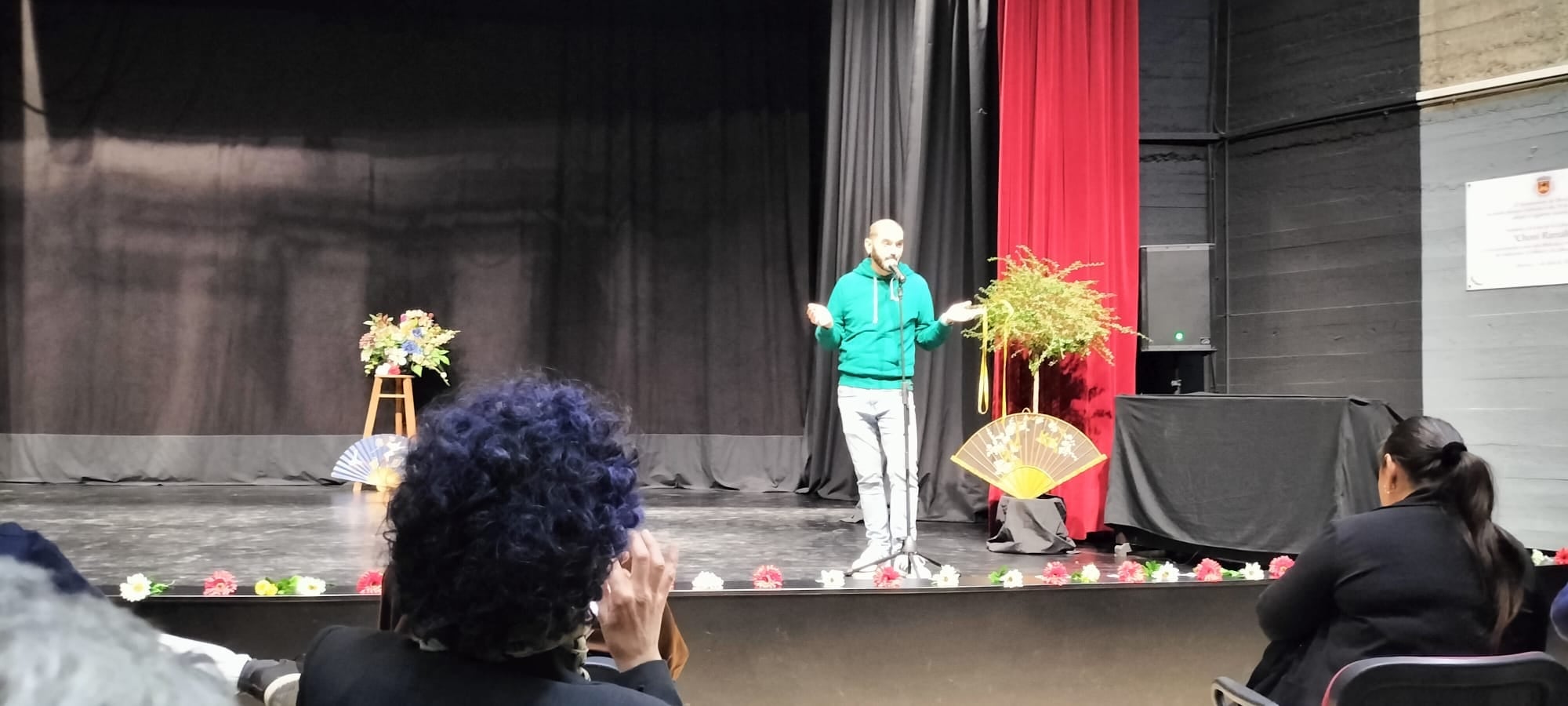 Las artistas del Hogar de Mayores lo dan todo en la Gala Musical 'Fantástica Fiesta'