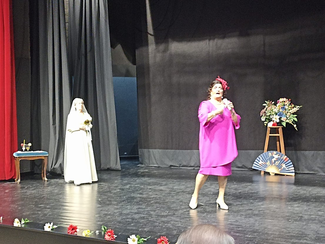 Las artistas del Hogar de Mayores lo dan todo en la Gala Musical 'Fantástica Fiesta'