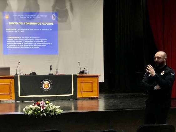 La Policía Local impartió una charla sobre 'Jóvenes y alcohol'
