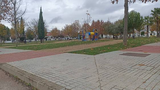 El Consistorio acomete labores de adecuación en los acerados de las barriadas