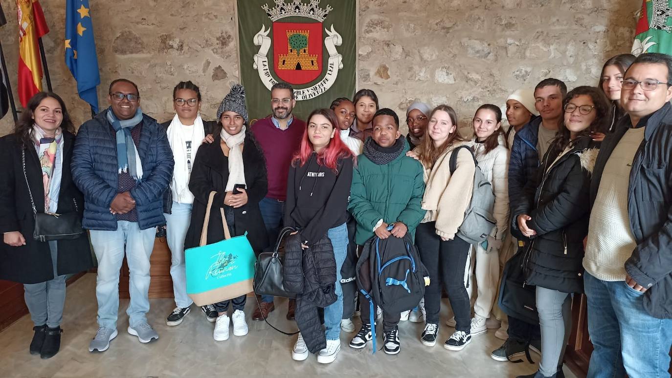 El alumnado en su visita al Ayuntamiento.