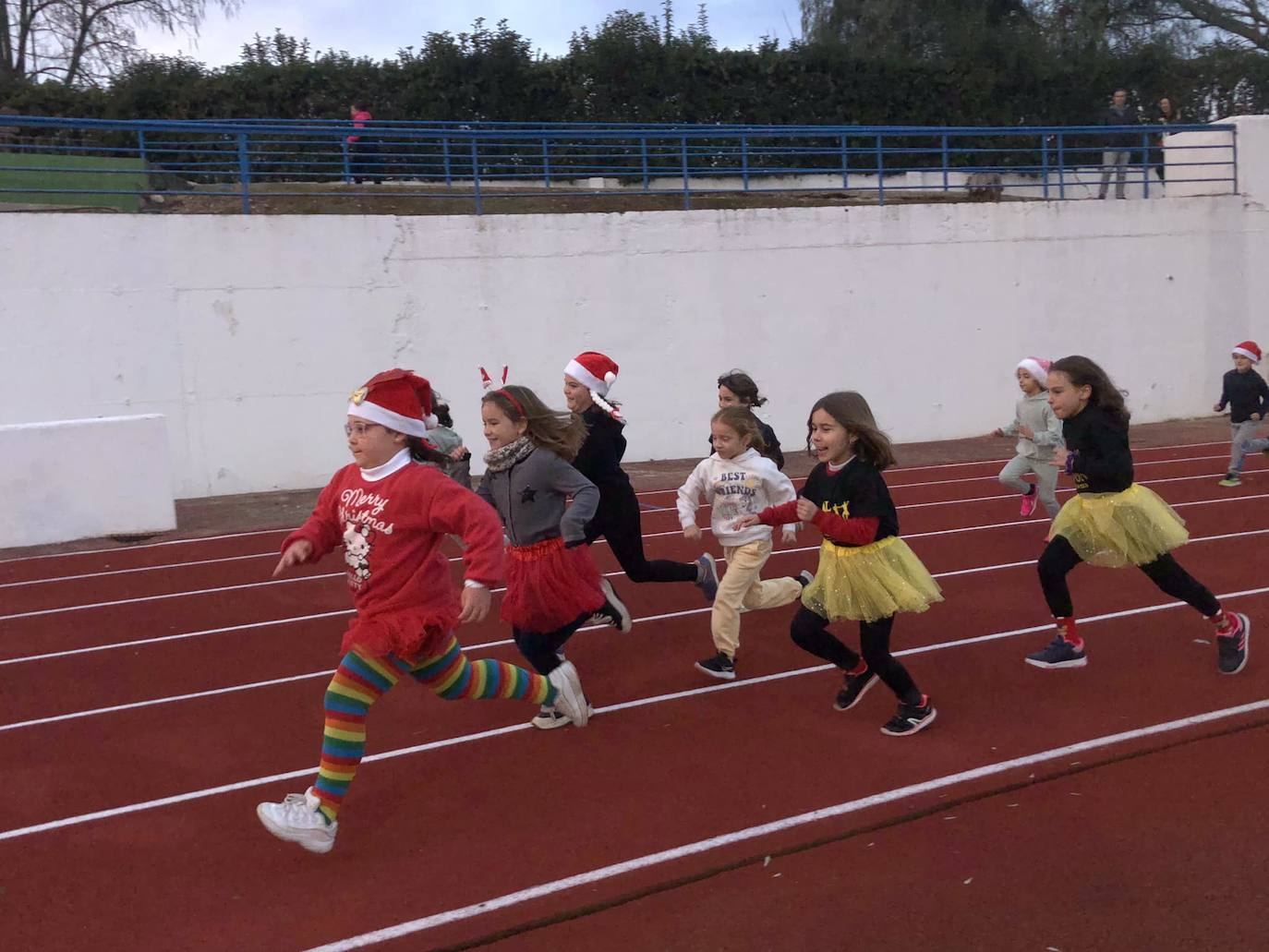 Solidaridad, deporte y mucha diversión en la I San Silvestre de la ciudad