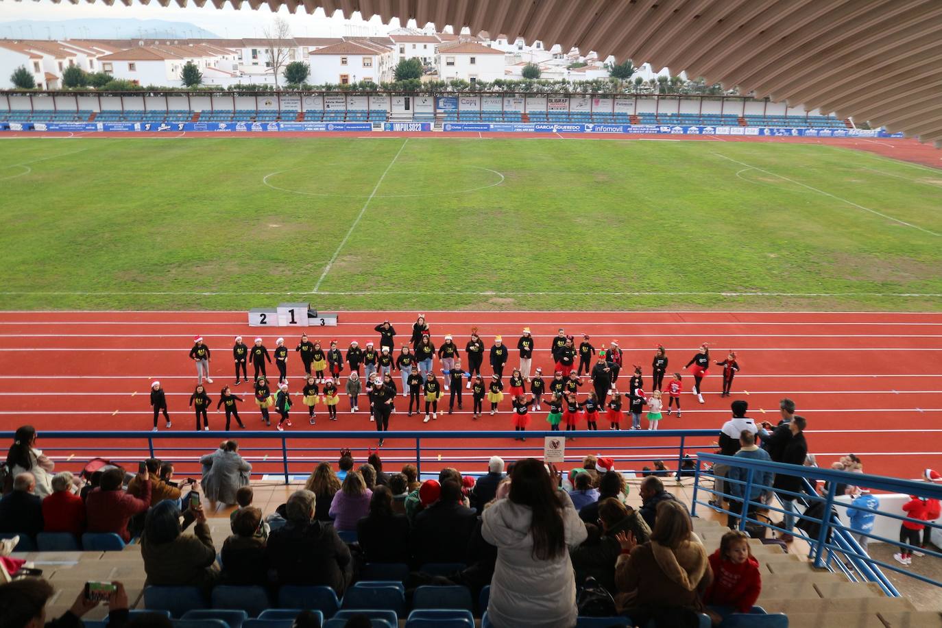 Solidaridad, deporte y mucha diversión en la I San Silvestre de la ciudad