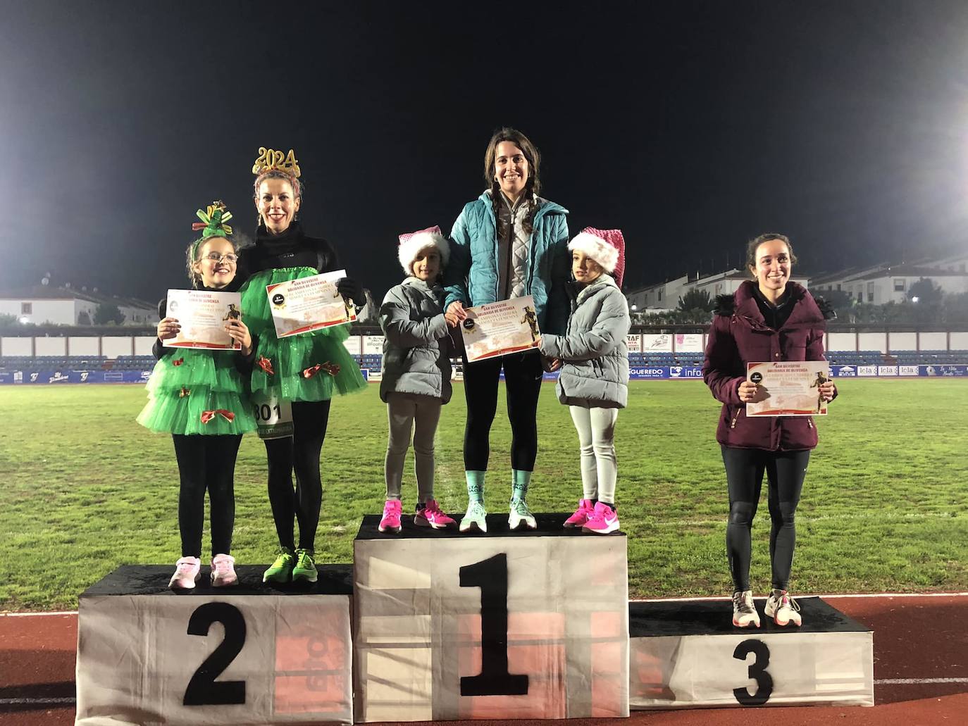 Solidaridad, deporte y mucha diversión en la I San Silvestre de la ciudad