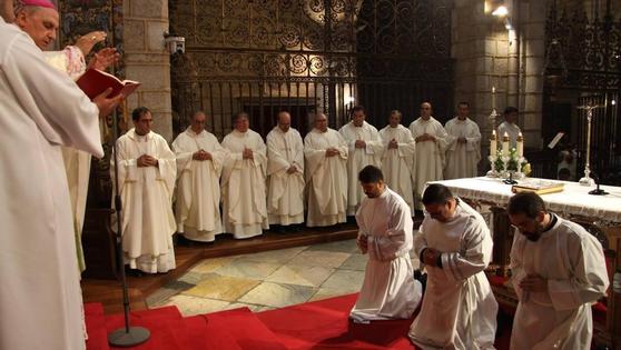 El oliventino Iván Martínez y el diácono de Olivenza Kevin Mora, serán ordenados sacerdotes