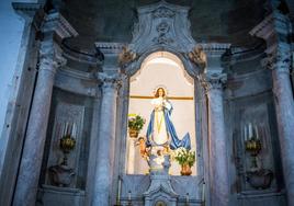Retablo de mármol oliventino.