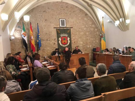 El PSOE insta a la Junta a incluir el desdoblamiento de la EX-107 en los presupuestos de 2024 por moción plenaria