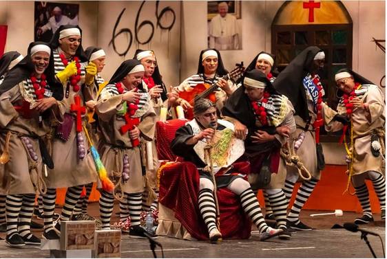 La murga oliventina de Los Camballotas pasan a la semifinal del Comba elevando el nivel