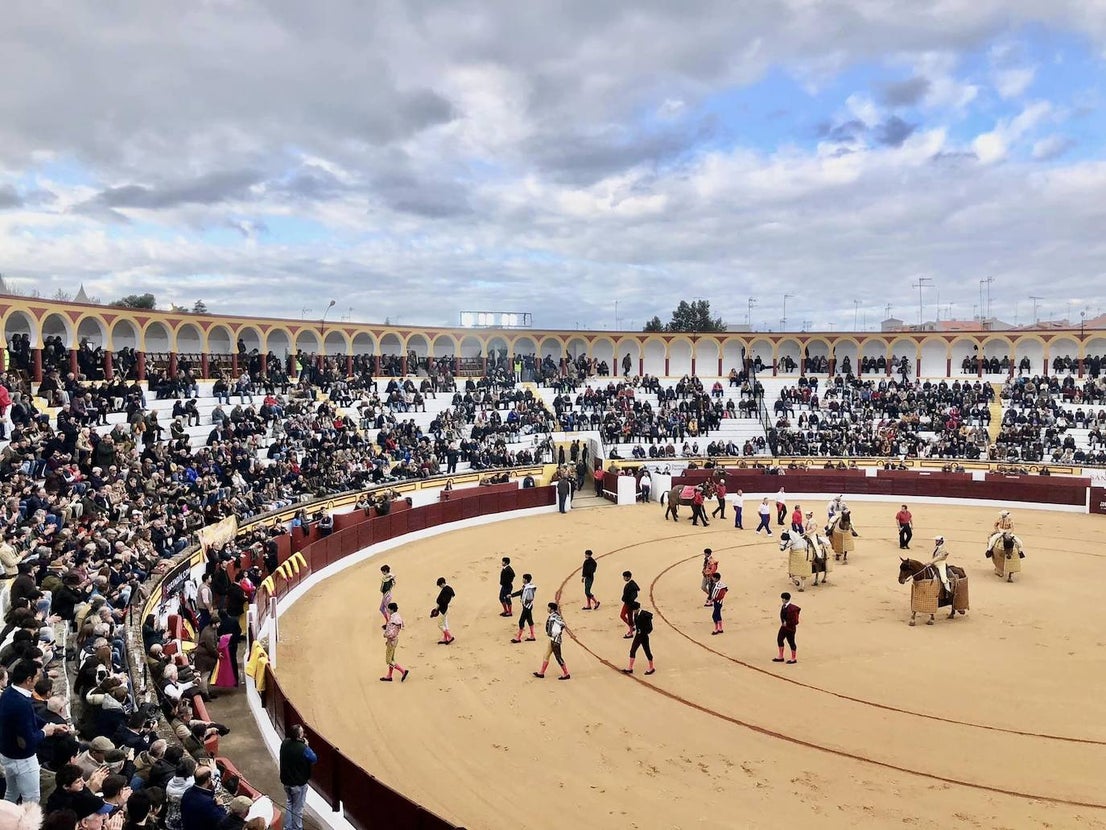 Olivenza volvió a vibrar con los toros a pesar de la lluvia inicial