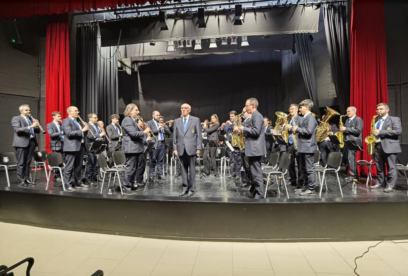 Olivenza inauguró la temporada taurina con un programa de lujo y un lleno hasta la bandera
