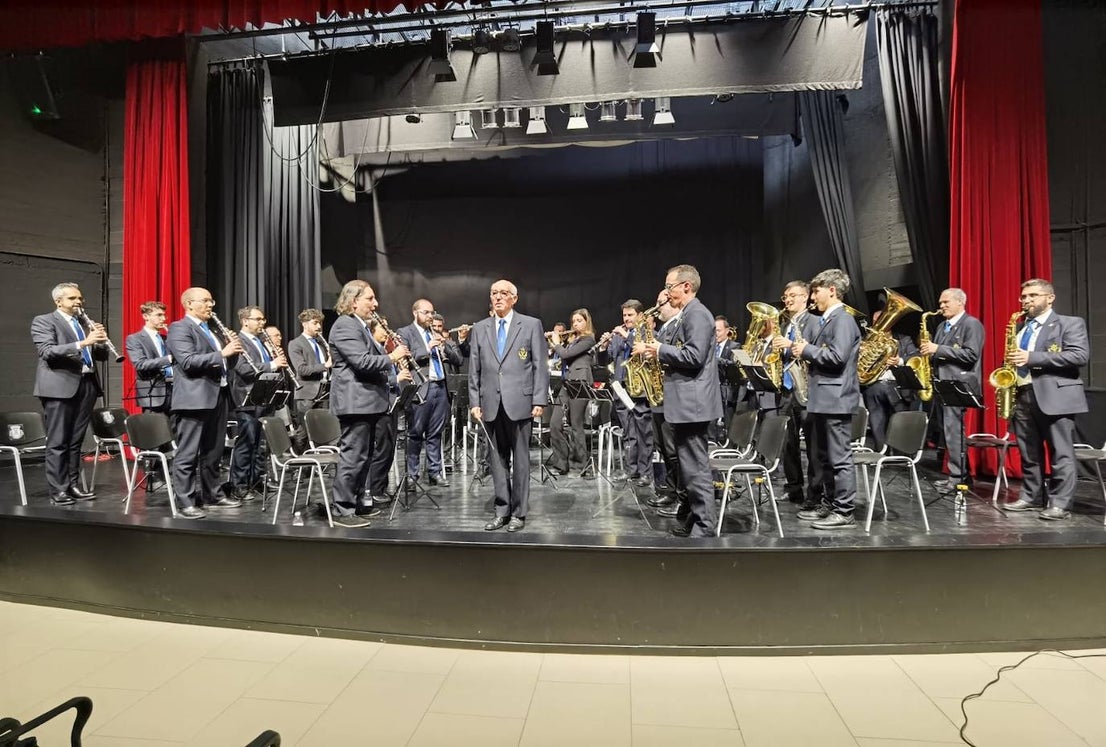 Olivenza inauguró la temporada taurina con un programa de lujo y un lleno hasta la bandera