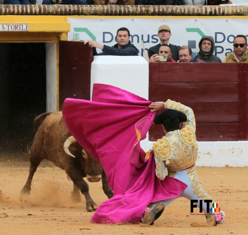 Olivenza volvió a vibrar con los toros a pesar de la lluvia inicial