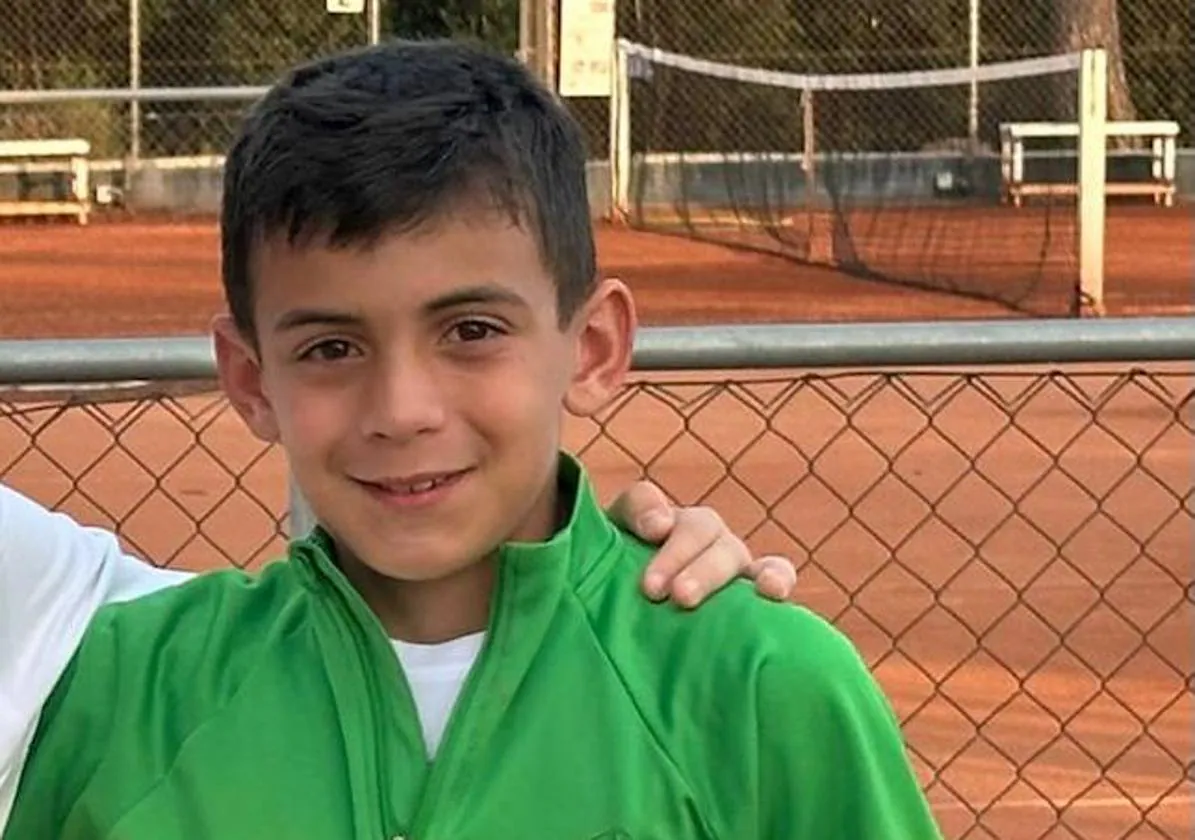 El joven tenista oliventino Jorge Costa.