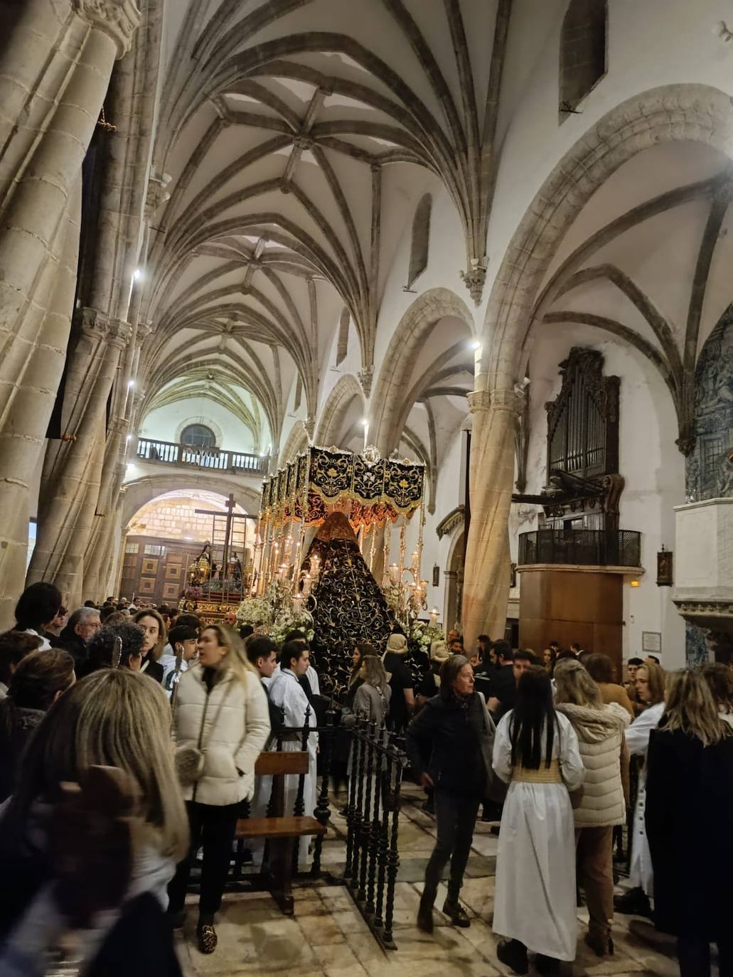 Los actos de la Semana Santa estuvieron supeditados por la lluvia