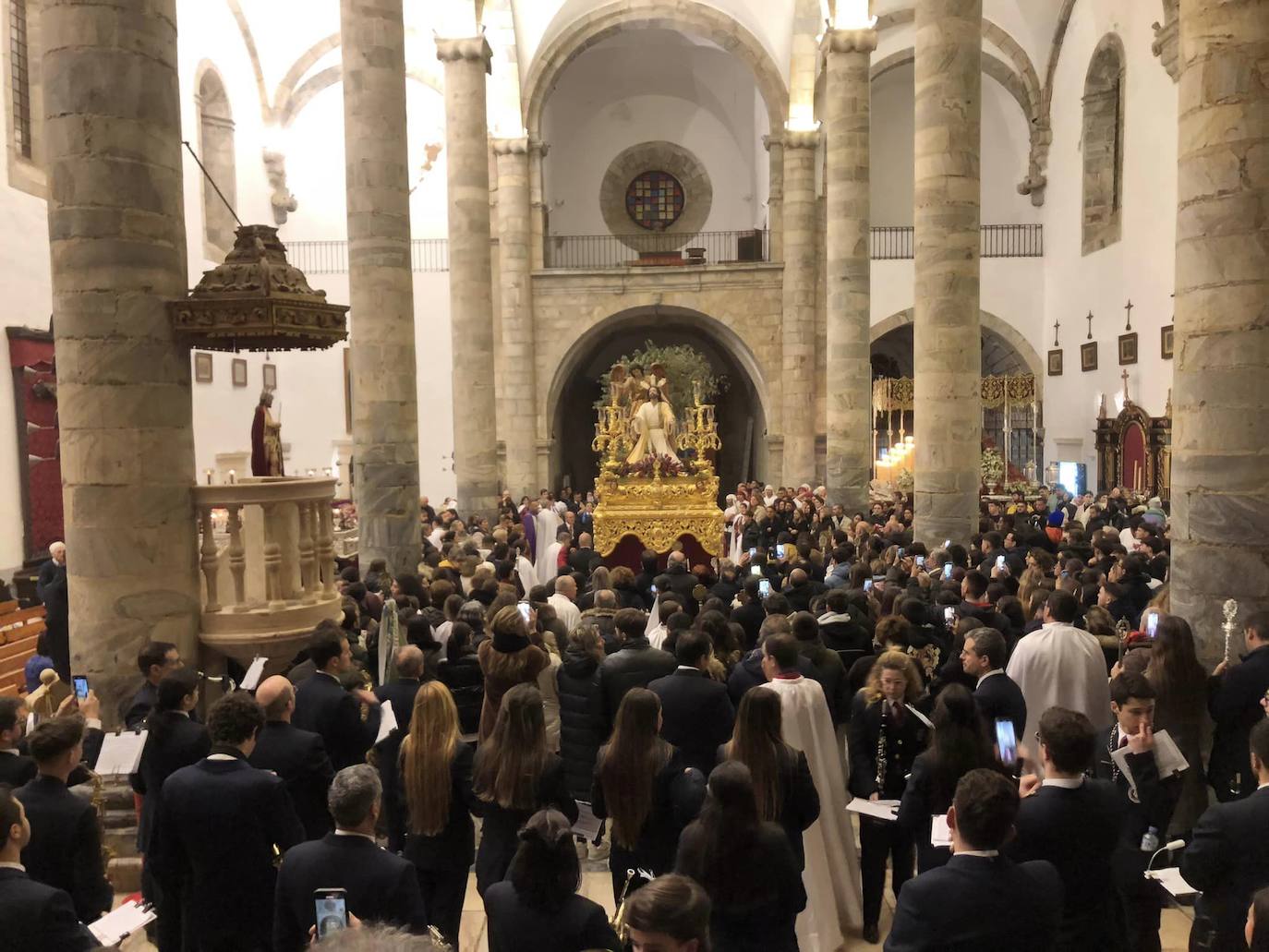 Los actos de la Semana Santa estuvieron supeditados por la lluvia