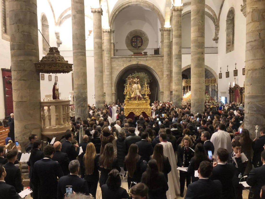 Los actos de la Semana Santa estuvieron supeditados por la lluvia